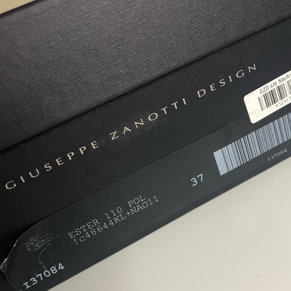 Gorgeous Giuseppe Zanotti ankle boots. BRAND NEW - NEVER WORN. Size 37 110mm. - Picture 2 of 9